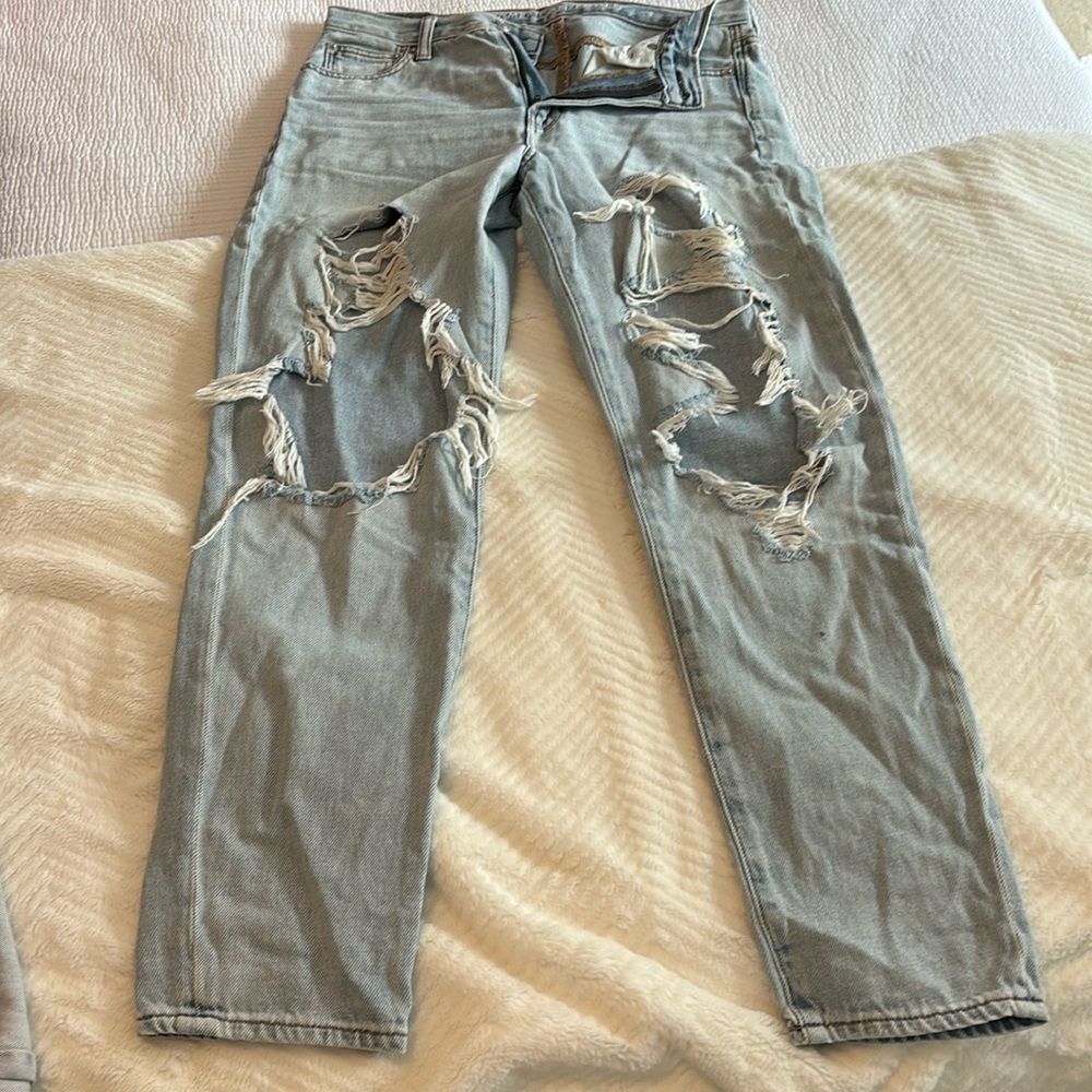 American Eagle ripped mother jeans size 4 good condition